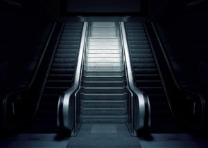 全身医療脱毛は駅近と郊外どちらが価格安い？